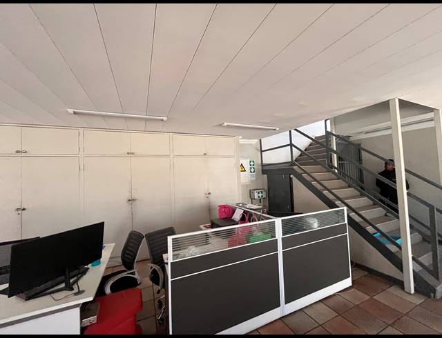 1,850M² WAREHOUSE TO LET IN CHLOORKOP